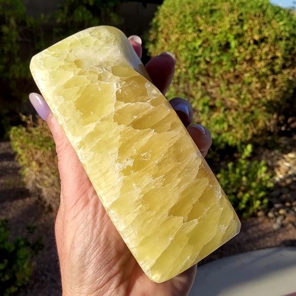 Beautiful Large Free Standing Lemon Calcite Free Form - Picture 9 of 17